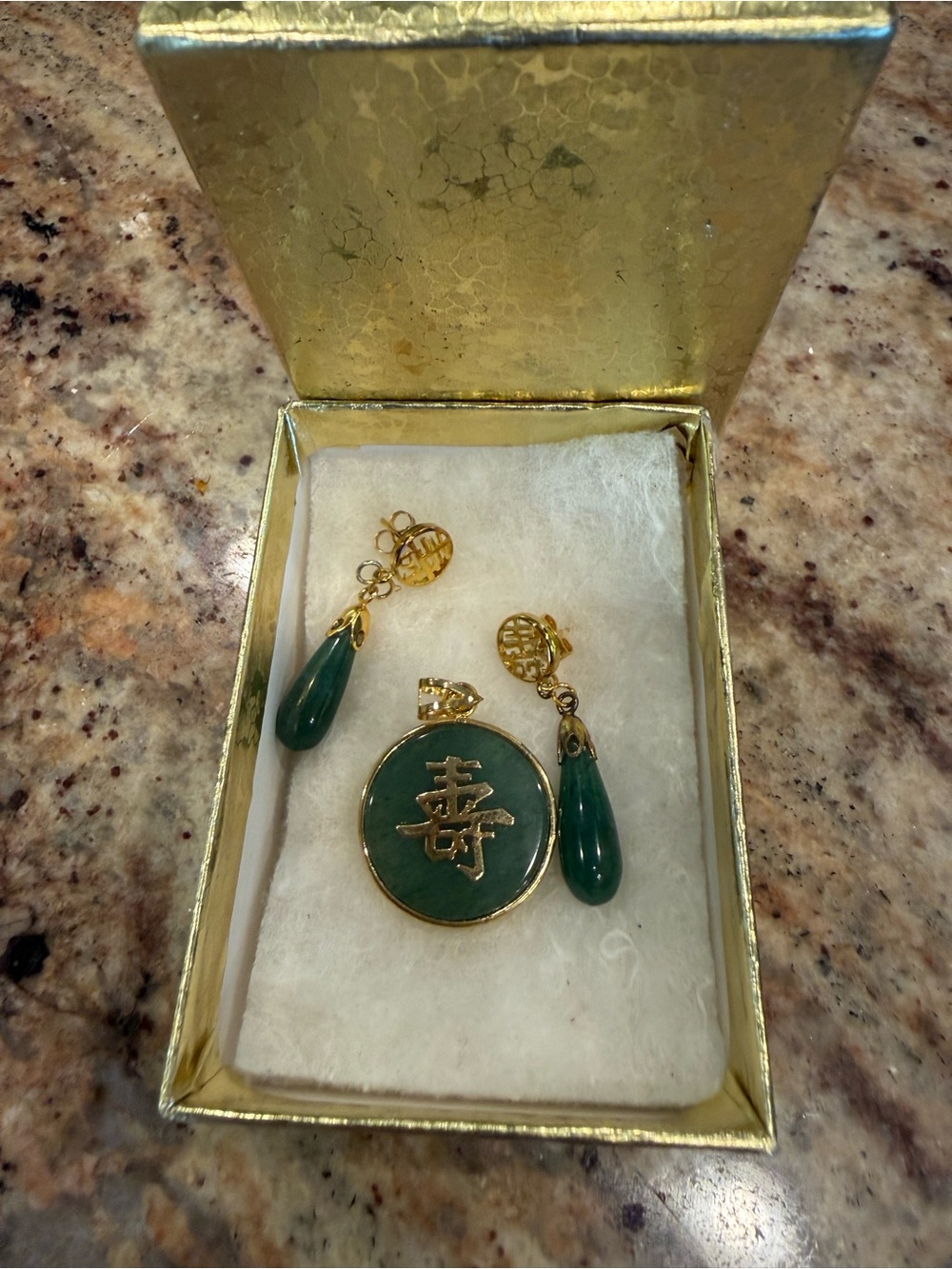 Vintage Chinese export, jewelry set green, hardstone, pendant, and earrings